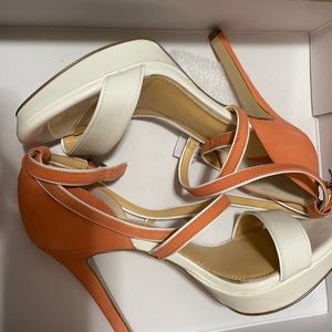 WMNS Gianni Bini white and coral size 8